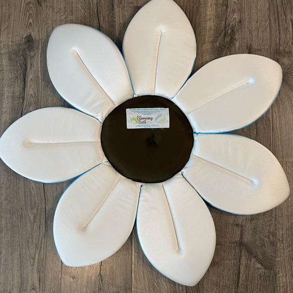 Blooming Bath Baby Bath Soft Sink Bath Pillow Blue 0-6 Months Flower Seat - Picture 4 of 8